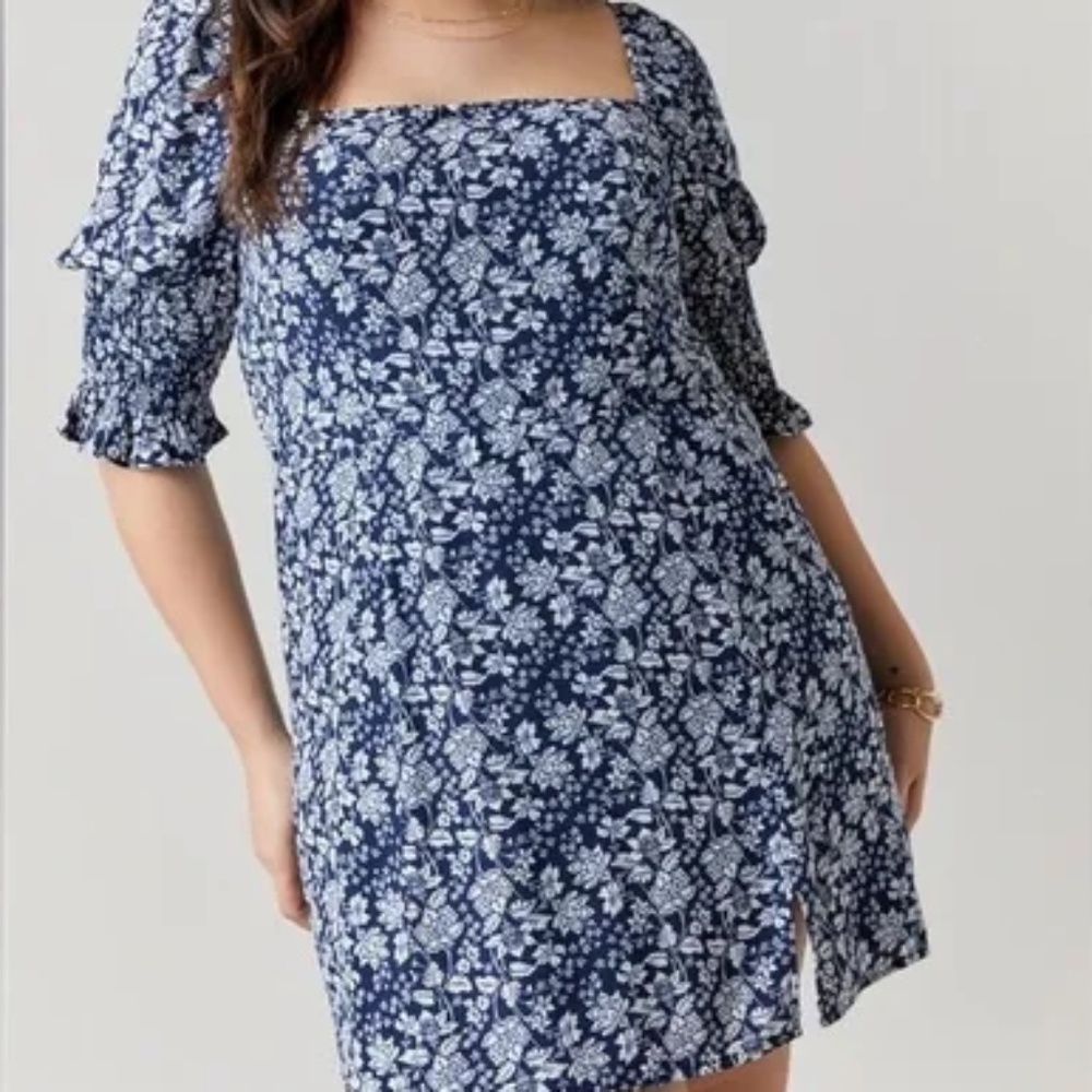 Francesca’s Pauline Smocked Sleeve Floral Mini Dress NWT